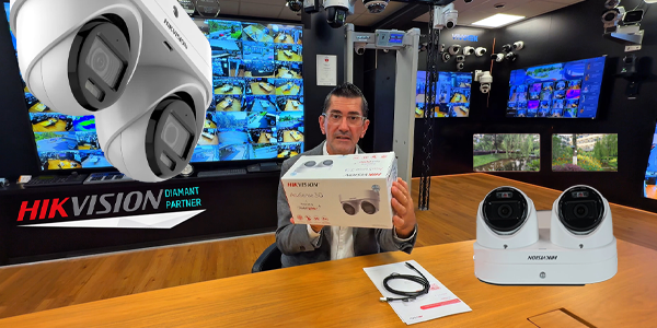 Hikvision Kamera mit zwei Objektiven - BRANDNEU